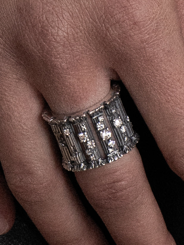 Colonnade Ring, natural diamonds