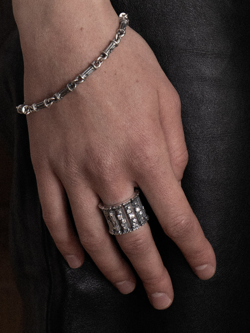 Colonnade Ring, natural diamonds