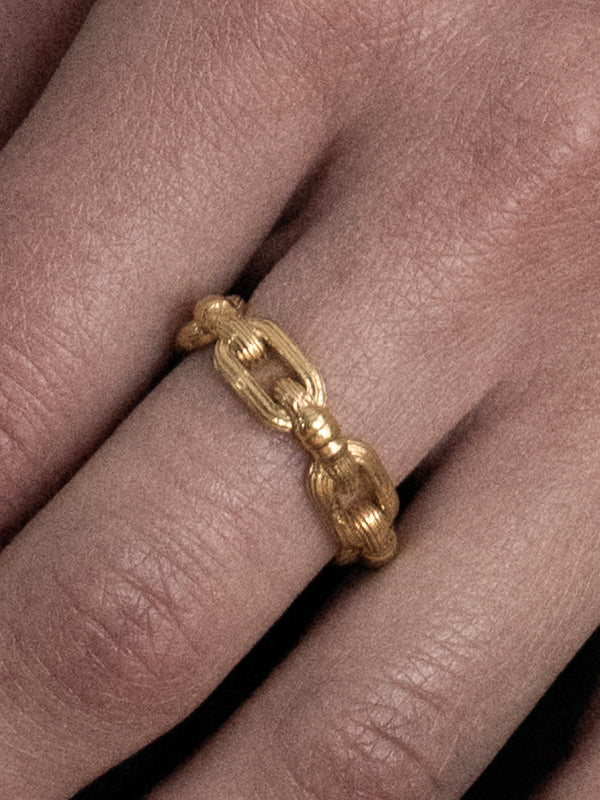 Column-Link Ring, 18K gold