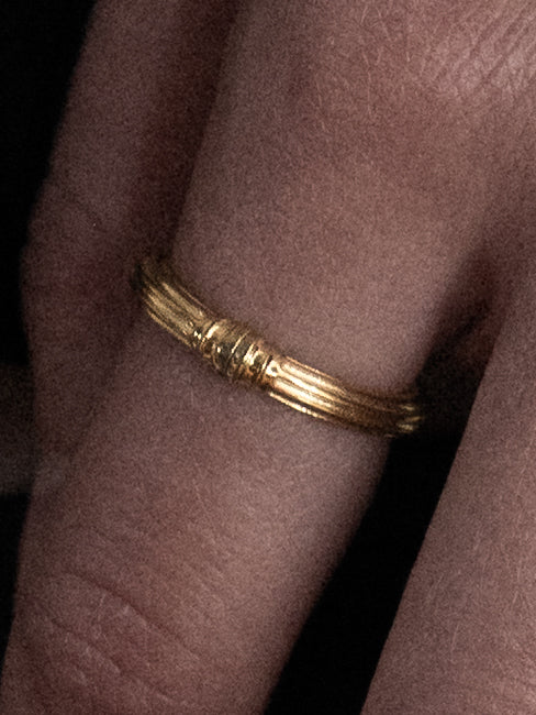 Signature Column Band, 18K gold