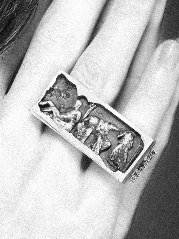 Frieze Two-Finger Ring